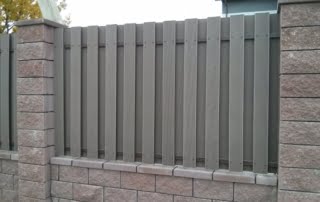 KOMPOZĪTMATERIĀLA ŽOGI – WPC, Aluzinc, metāla žogi, metāla sētas, metāla vārti, bīdāmie vārti Rīgā