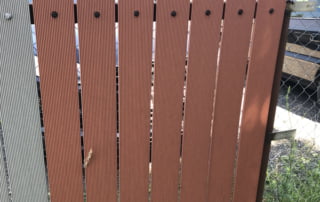 KOMPOZĪTMATERIĀLA ŽOGI – WPC, Aluzinc, metāla žogi, metāla sētas, metāla vārti, bīdāmie vārti Rīgā