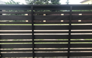 KOMPOZĪTMATERIĀLA ŽOGI – WPC, Aluzinc, metāla žogi, metāla sētas, metāla vārti, bīdāmie vārti Rīgā