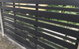 KOMPOZĪTMATERIĀLA ŽOGI – WPC, Aluzinc, metāla žogi, metāla sētas, metāla vārti, bīdāmie vārti Rīgā