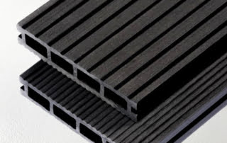 KOMPOZĪTMATERIĀLA ŽOGI – WPC, Aluzinc, metāla žogi, metāla sētas, metāla vārti, bīdāmie vārti Rīgā