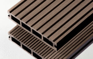 KOMPOZĪTMATERIĀLA ŽOGI – WPC, Aluzinc, metāla žogi, metāla sētas, metāla vārti, bīdāmie vārti Rīgā