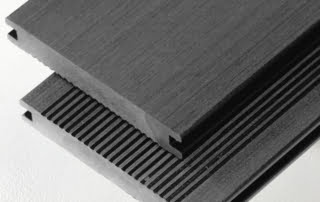 KOMPOZĪTMATERIĀLA ŽOGI – WPC, Aluzinc, metāla žogi, metāla sētas, metāla vārti, bīdāmie vārti Rīgā